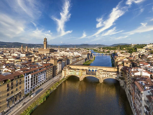 Italy, Tuscany, Florence, Ponte Vecchio, Arno river and Firenze city center