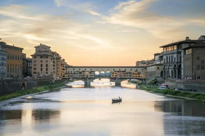 Framed Print : Italy, Tuscany, Florence: the sunset illuminates the Arno river that flows under the Ponte Vecchio