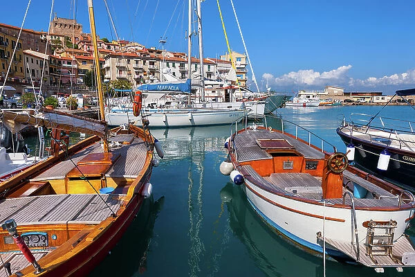Italy, Tuscany, Meditrranean Sea, Argantario Peninsula, Porto S. Stefano town, harbor