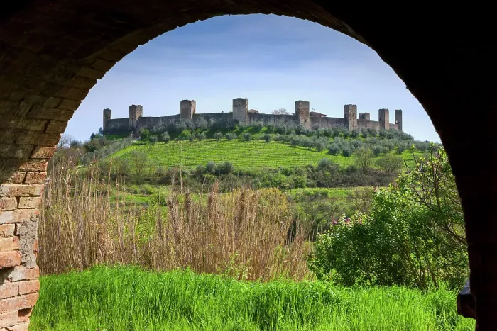 Framed Print : Italy, Tuscany, Monteriggioni old town, city wall Framed Print : Italy, Tuscany, Monteriggioni old town, city wall