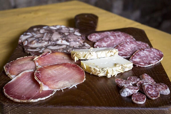 Italy, Tuscany, Serchio Valley, Selection of local cured meats and cheeses