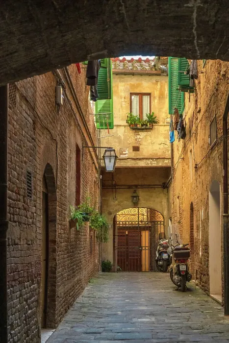 Framed Print : Italy, Tuscany, Siena, an atmospheric street scene Framed Print : Italy, Tuscany, Siena, an atmospheric street scene