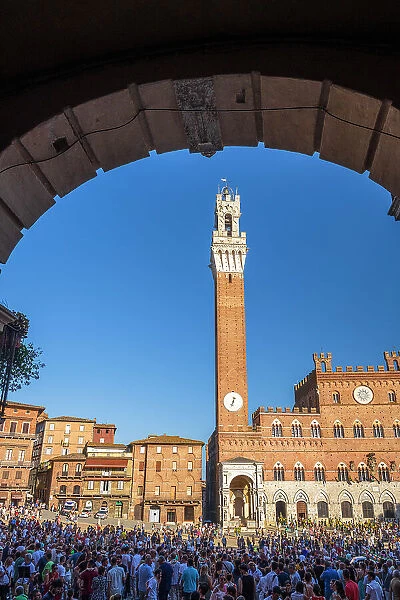 Italy, Tuscany, Siena, torre del mangia, the tower of the town hall and the piazza del campo on the extraction day of the Palio
