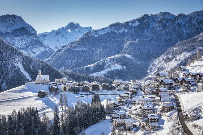 Framed Print : Italy, Veneto, Belluno, Agordino, alpine village of Colle Santa Lucia in winter