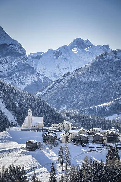 Italy, Veneto, Belluno, Agordino, alpine village of Colle Santa Lucia in winter