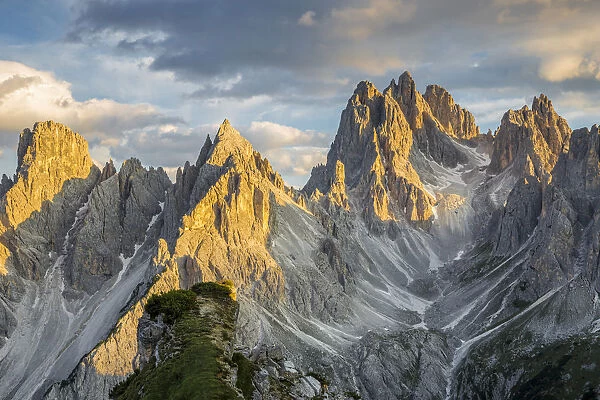Italy, Veneto, Belluno district, Auronzo di Cadore, sunset over the many spiers that shape
