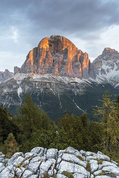Italy, Veneto, Belluno district, Boite valley, mount Tofana di Rozes at sunrise