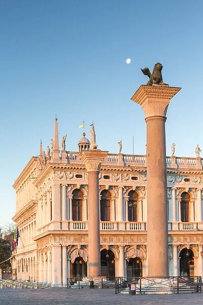 Italy, Veneto, Venice. First light on St Marks lion column
