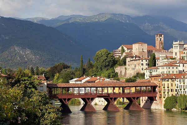 Italy, Veneto, Vicenza district, Bassano del Grappa, Brenta river and Ponte degli Alpini
