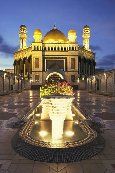 Jame asr Hassanal Bolkiah Mosque at dusk, Bandar Seri Begawan, Brunei Darussalam