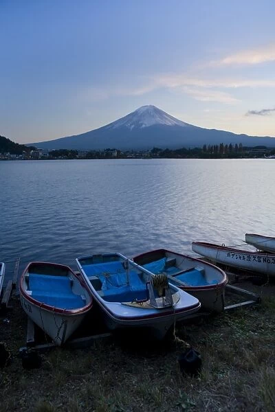 Japan, Honshu Island, Kawaguchi Ko Lake, Mt. Fuji and boats