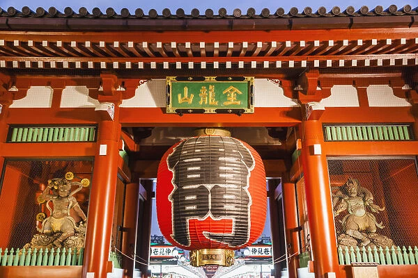 Japan, Honshu, Tokyo, Asakusa, Sensoji Temple aka Asakusa Kannon Temple, Kaminarimon