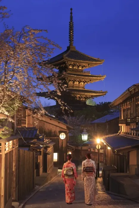 Framed Print : Japan, Kyoto, Historic Higashiyama district, To-ji Pagoda Framed Print : Japan, Kyoto, Historic Higashiyama district, To-ji Pagoda