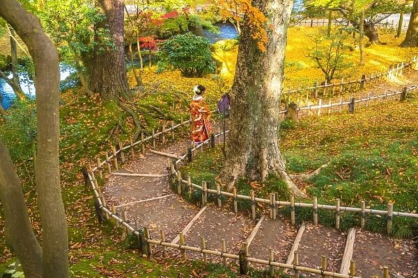 Japanese woman in traditional dress, Kenrokuen Garden, Kanazawa, Japan