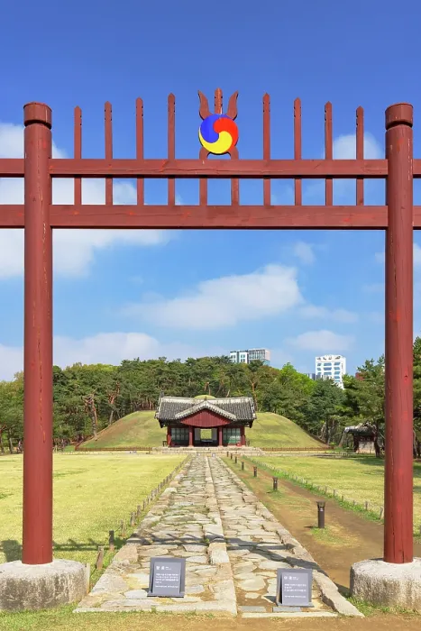 Framed Print : Jeongneung (Tomb of King Jungjong), Gangnam, Seoul, South Korea Framed Print : Jeongneung (Tomb of King Jungjong), Gangnam, Seoul, South Korea
