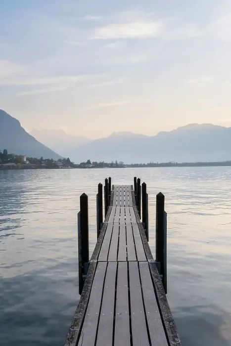 Framed Print : Jetty on Lake Geneva (Lac Leman), Vaud, Switzerland Framed Print : Jetty on Lake Geneva (Lac Leman), Vaud, Switzerland