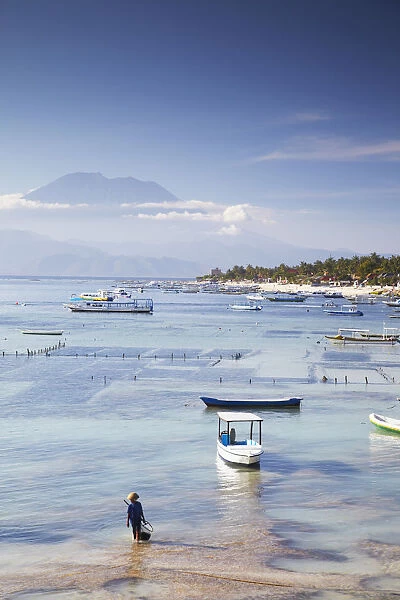Jungutbatu beach with Mount Agung in background, Nusa Lembongan, Bali, Indonesia