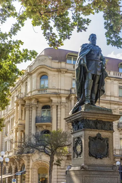 Framed Print : Kaiser Friedrich monument in front of the Hotel Nassauer Hof at WilhelmStrasse, Wiesbaden Framed Print : Kaiser Friedrich monument in front of the Hotel Nassauer Hof at WilhelmStrasse, Wiesbaden