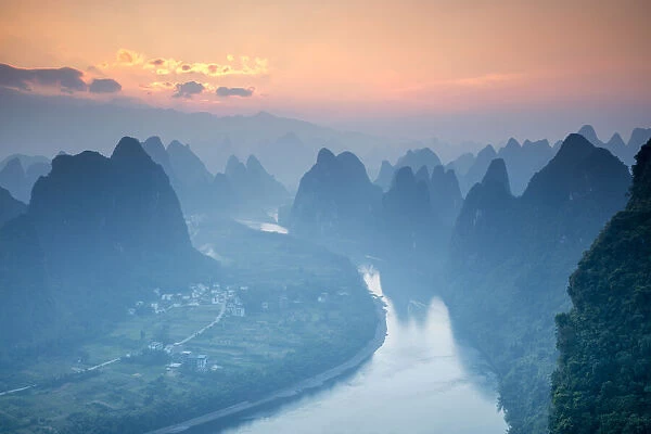 Karst limestone peaks of Yangshou and the Li River, Yangshuo, Guangxi, China