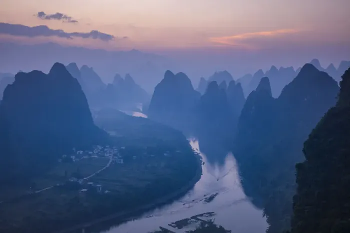 Framed Print : Karst peaks and the Li river, Yangshuo, Guangxi, China Framed Print : Karst peaks and the Li river, Yangshuo, Guangxi, China