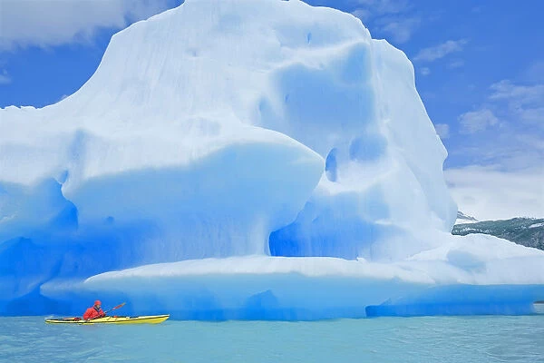 Kayaker near icebergs, Lago Gray (Lake Gray  /  Lake Grey), Torres del Paine National Park