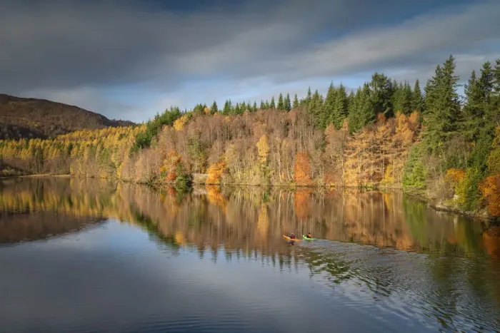 Framed Print : Kayakers on Loch Faskally in Autumn, Perthshire, Scotland