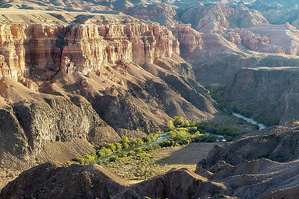 Kazakhstan, Charyn Canyon, the river Charyn flows through the canyon
