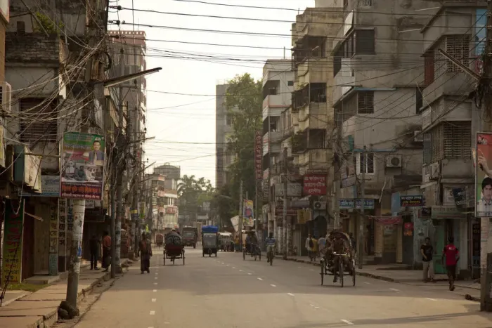 Framed Print : Khulna, Bangladesh. An urban street scene in central Khulna Framed Print : Khulna, Bangladesh. An urban street scene in central Khulna