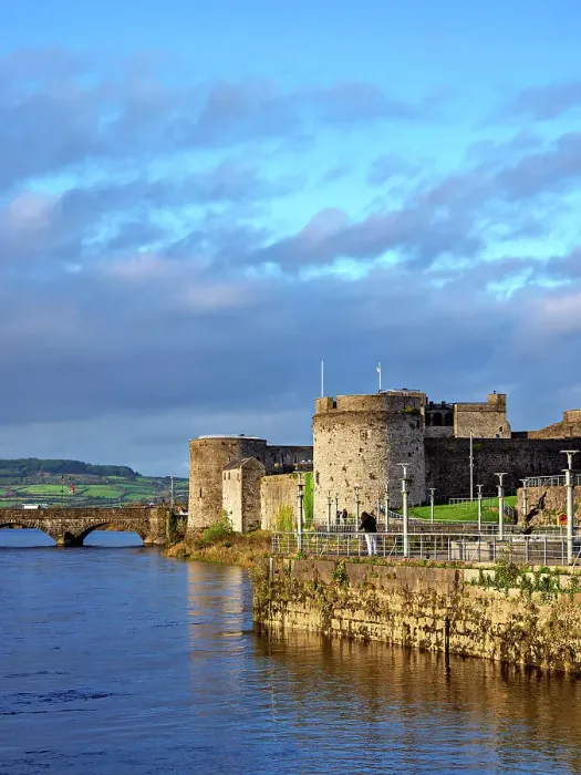 Framed Print : King John's Castle at sunset, Limerick, County Limerick, Ireland Framed Print : King John's Castle at sunset, Limerick, County Limerick, Ireland