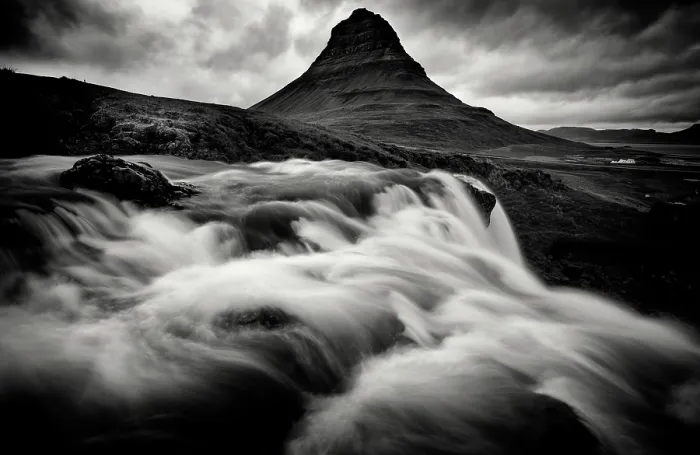 Framed Print : Kirkjufell (Church Mountain) and fast-flowing stream, near Grundafjordur, Snaefellsnes Peninsula, Iceland