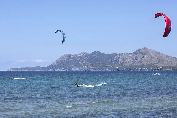 Kite surfing Pollenca, Serra de Tramuntana, Mallorca, Balearic Islands, Spain