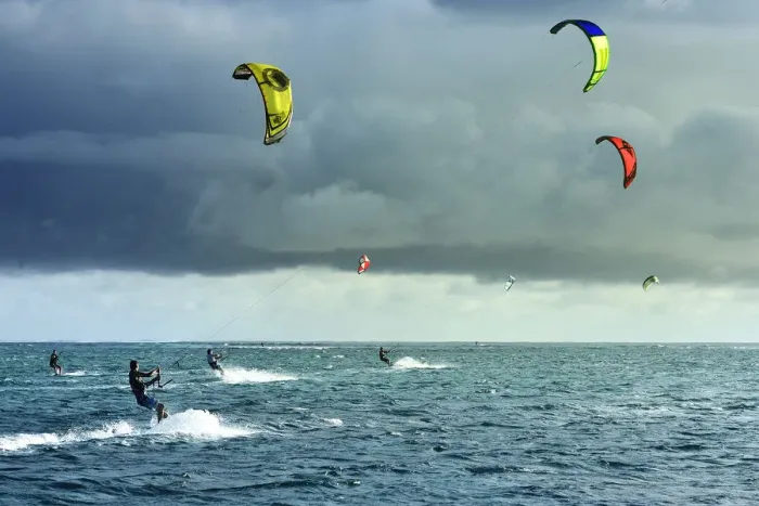 Framed Print : Kitesurfing off the Le Morne Peninsula, Mauritius, Indian Ocean Framed Print : Kitesurfing off the Le Morne Peninsula, Mauritius, Indian Ocean