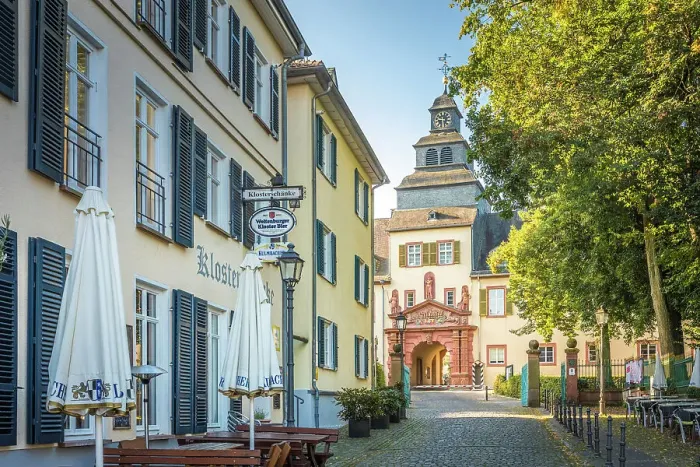 Framed Print : Klostersch√§nke in the Herrngasse and portal of the castle church Bad Homburg vor der Hohe, Taunus, Hesse, Germany Framed Print : Klostersch√§nke in the Herrngasse and portal of the castle church Bad Homburg vor der Hohe, Taunus, Hesse, Germany