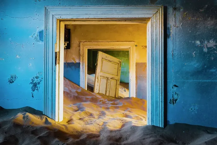 Framed Print : Kolmanskop, Luderitz, Namibia, Africa. Inside of an abandoned building Framed Print : Kolmanskop, Luderitz, Namibia, Africa. Inside of an abandoned building