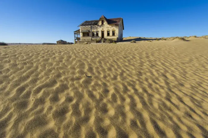 Framed Print : Kolmanskop, Southern Namibia, Africa. Old abandoned mining towns houses with Framed Print : Kolmanskop, Southern Namibia, Africa. Old abandoned mining towns houses with