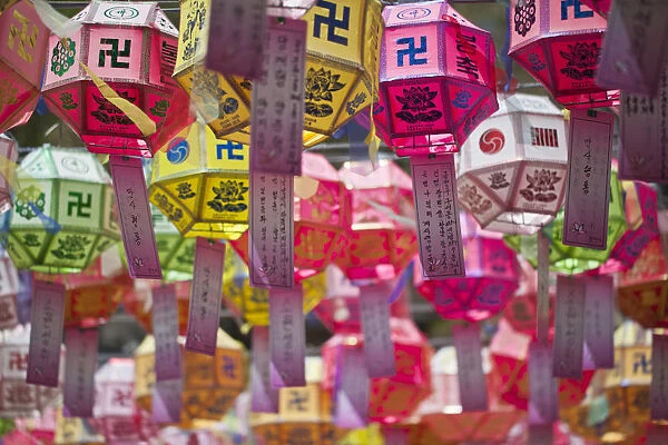 Korea, Gyeongsangnam-do, Busan, Beomeo-Sa temple, Lanterns to celebrate Bhuddda s