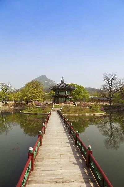 Korea, Seoul, Gyeongbokgung Palace, Hyangwonjeong Pavilion