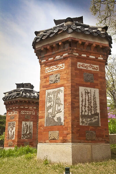 Korea, Seoul, Gyeongbokgung Palace, Chimneys in Amisan the garden behind Gyotaejeon