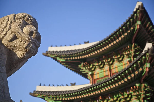 Korea, Seoul, Gyeongbokgung Palace, Haetae, a stone mythical creature infront of