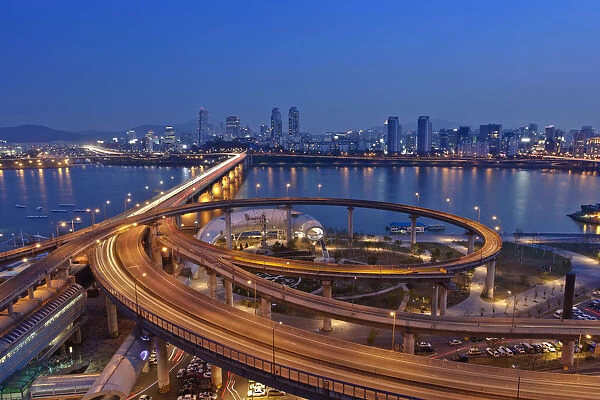 Korea, Seoul, Tukseom, Traffic on Cheongdam On-Ramp and Cheongdam bridge, over Hangang