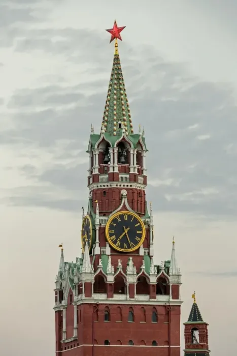 Framed Print : The Kremlin clocktower in Red Square, Moscow, Russia