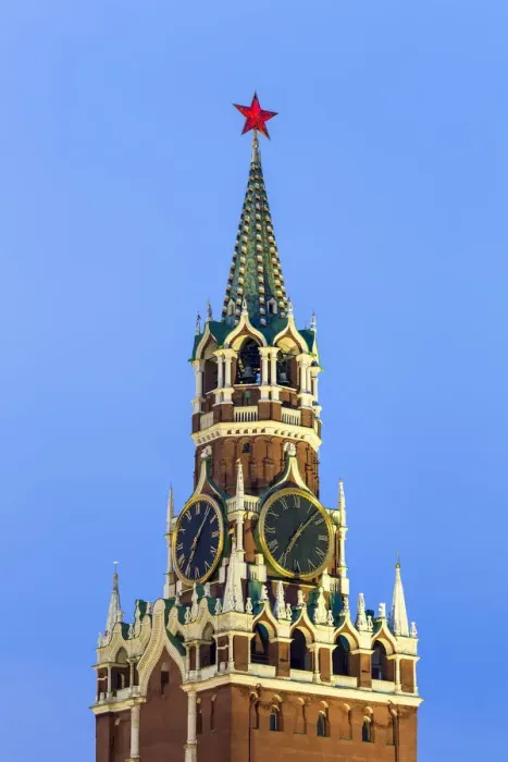 Framed Print : The Kremlin clocktower in Red Square, Moscow, Russia Framed Print : The Kremlin clocktower in Red Square, Moscow, Russia