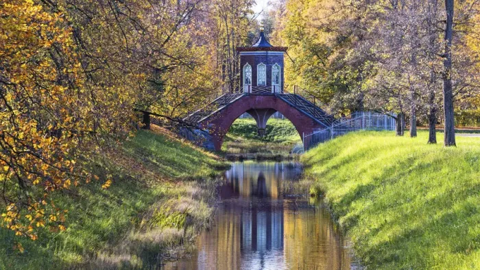 Framed Print : Krestovy (Cross) Bridge in Alexander Park, Pushkin (Tsarskoye Selo), near St Framed Print : Krestovy (Cross) Bridge in Alexander Park, Pushkin (Tsarskoye Selo), near St