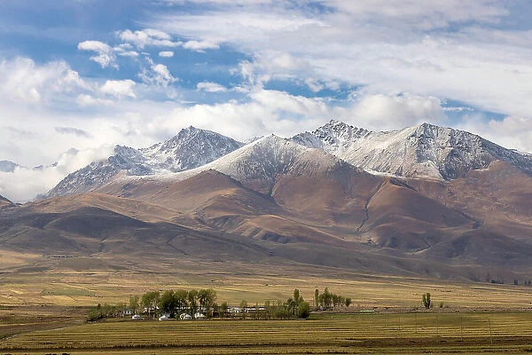 Kyrgyzstan, Issyk Kul Lake, Teskey Ala-Too Range of the Tian Shan mountains