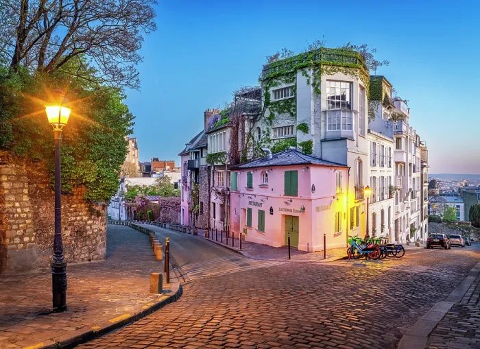 Framed Print : La Maison Rose Montmartre, Paris, France