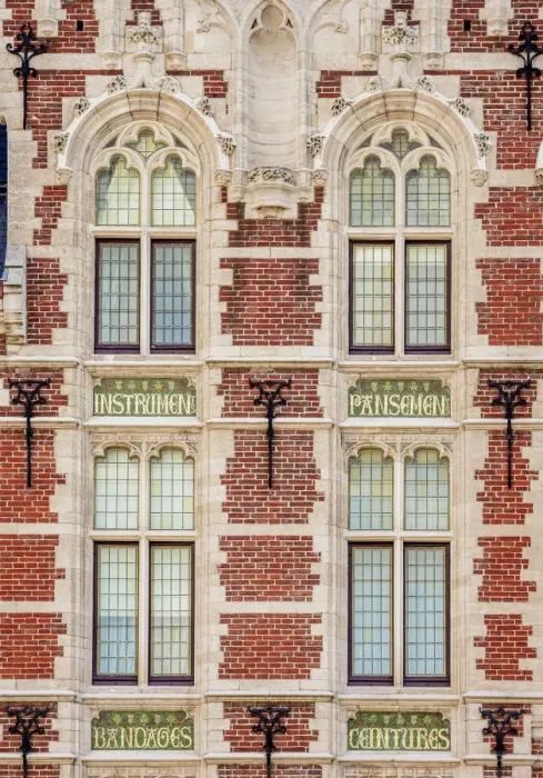 Framed Print : La Pharmacie Anglaise, detailed view, Brussels, Belgium Framed Print : La Pharmacie Anglaise, detailed view, Brussels, Belgium