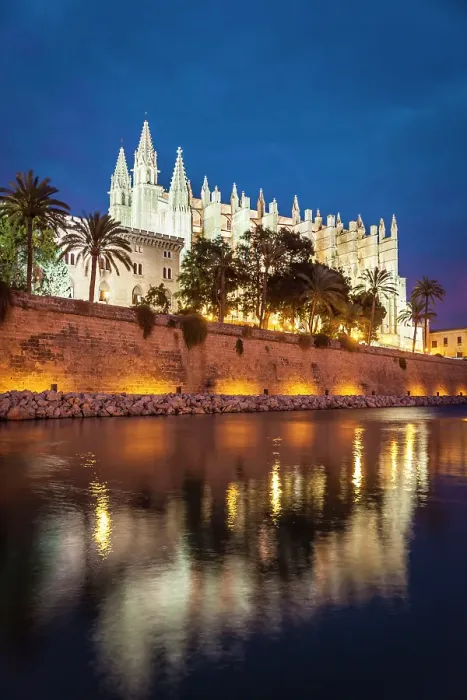Framed Print : La Seu Cathedral in Palma de Mallorca at night, Mallorca, Balearic Islands, Spain Framed Print : La Seu Cathedral in Palma de Mallorca at night, Mallorca, Balearic Islands, Spain