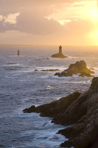 La Vieille lighthouse, Pointe du Raz, Cape Sizun, Finistere region, Brittany, France