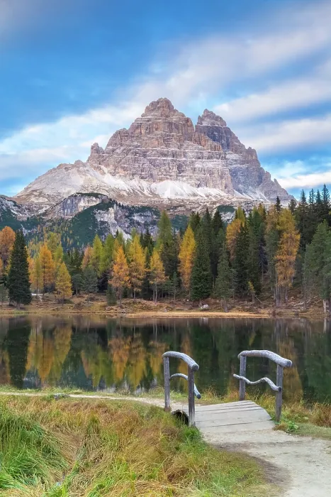Framed Print : lake Antorno with Tre Cime di Lavaredo in the background. Misurina, Dolomites, province of Belluno, Veneto, Italy