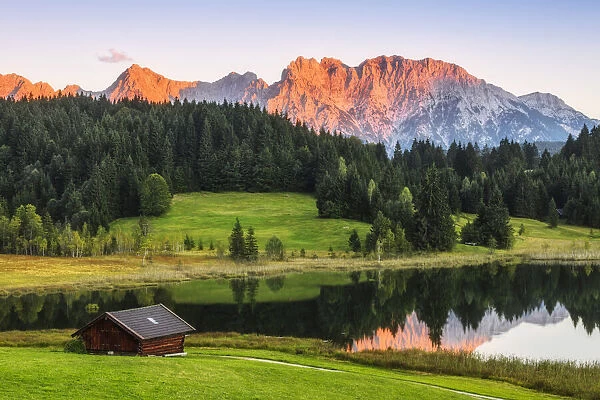 Lake Geroldsee against Karwendel range, Werdenfelser Land, Upper Bavaria, Bavaria
